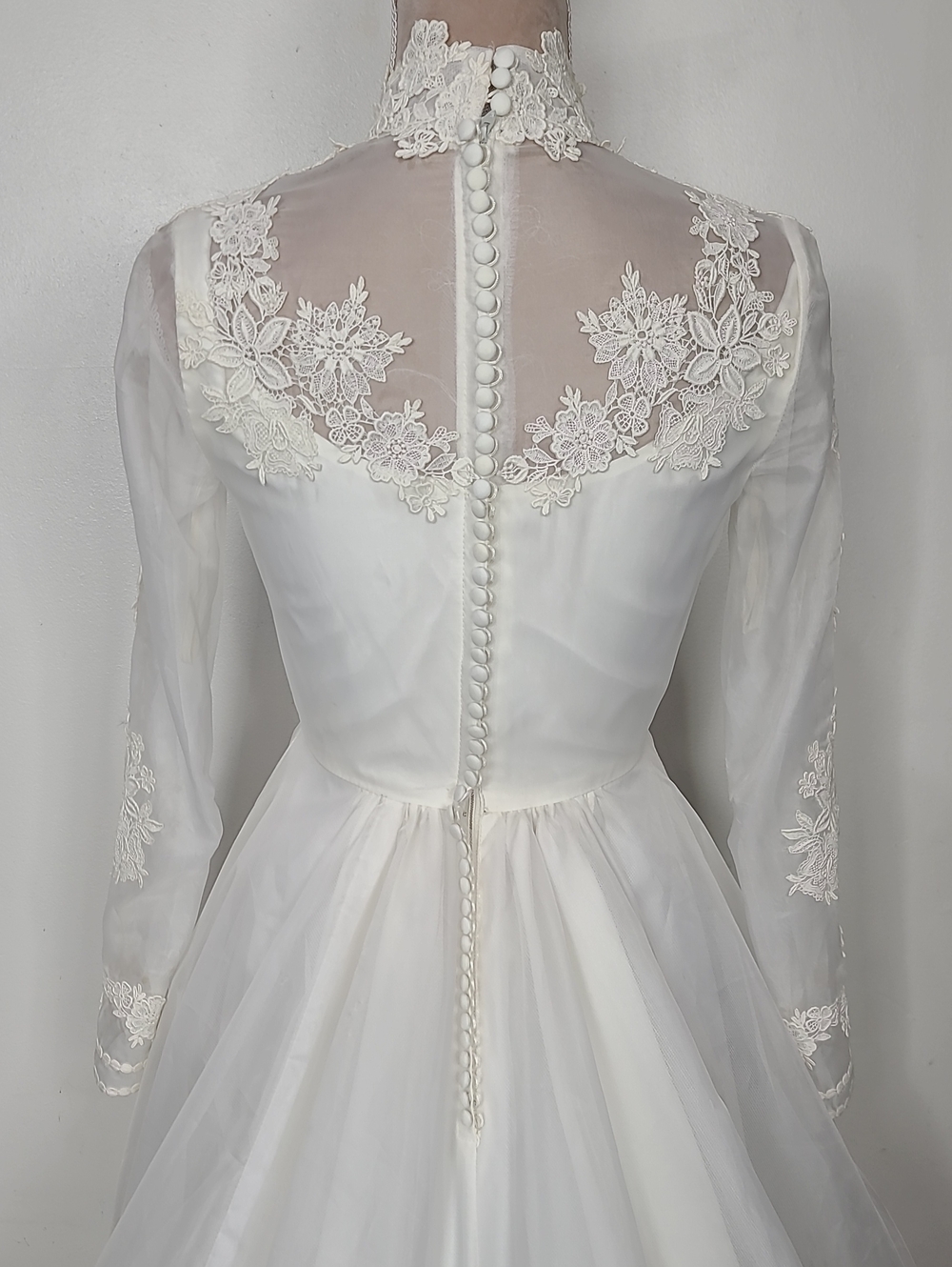 Vtg 70s Bridal Originals White Lace Modest Long-Sleeve A-Line Wedding Dress 8 - Picture 8 of 16